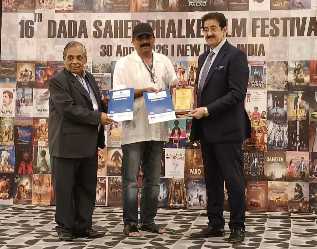 Enna Vilai director Sajeev Pazhoor and producer Githesh V receive the Best Screenplay certificate from festival president Sandeep Marwah at the 16th Dada Saheb Phalke International Film Festival in New Delhi