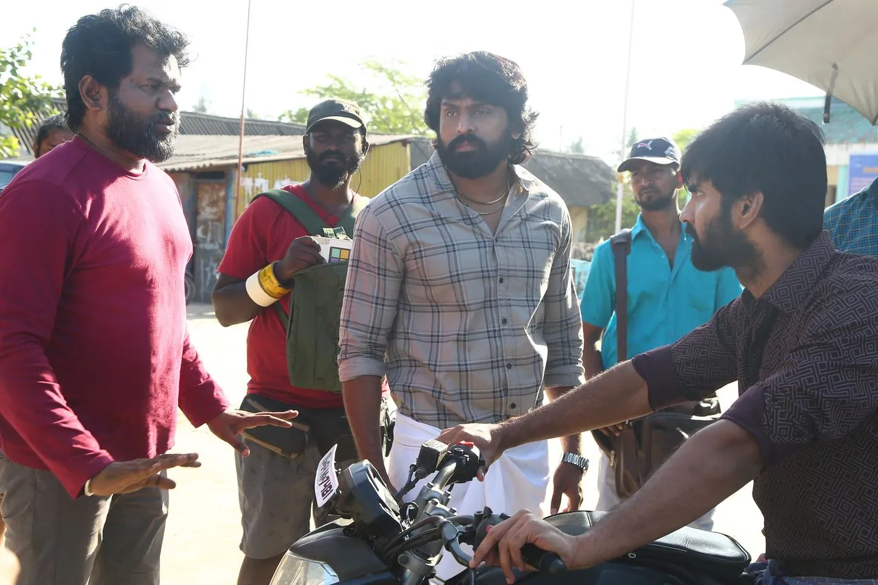 Atharvaa Murali in Valai dual role with director Jeeva Shankar on location