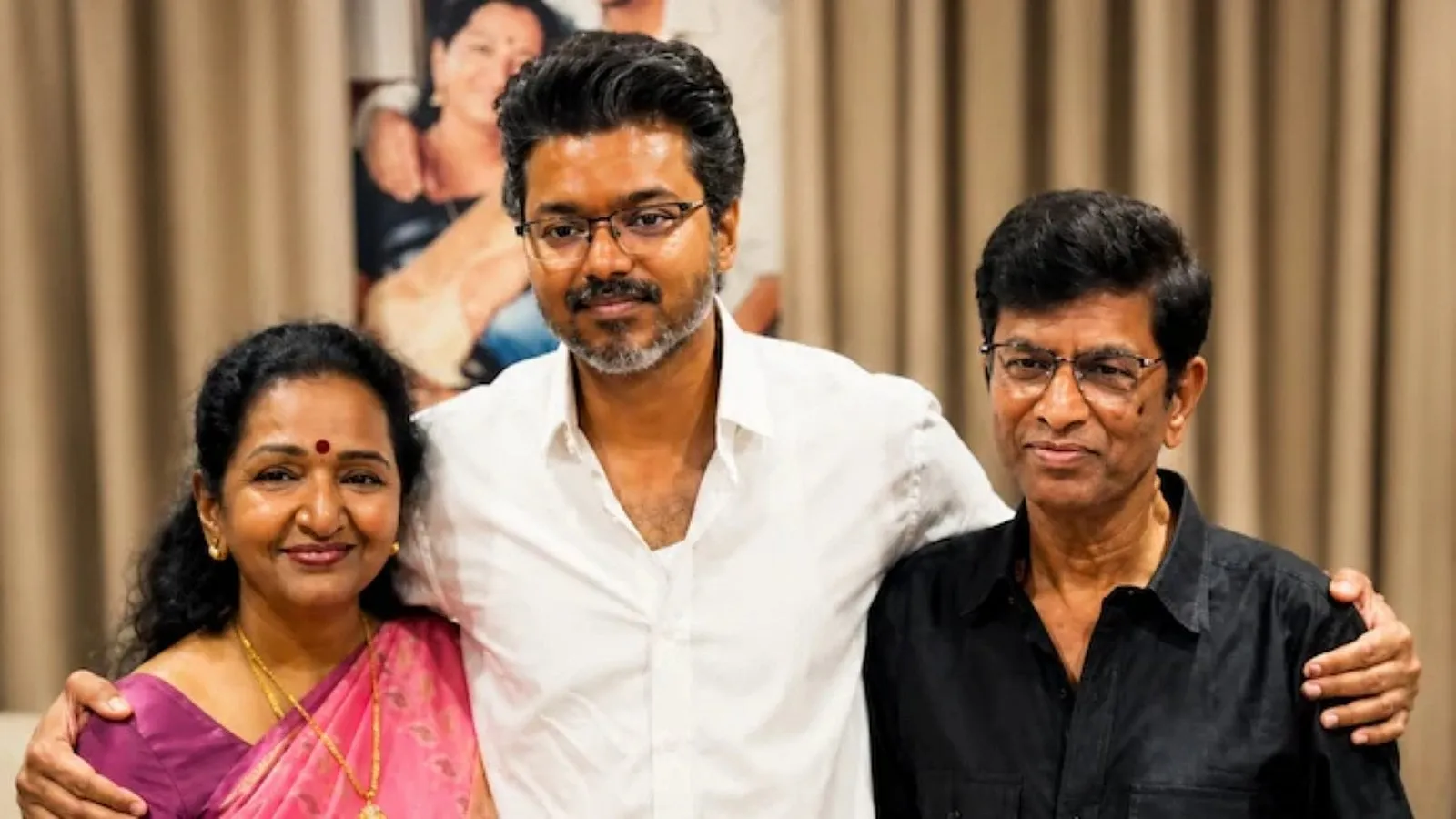 Vijay flanked by his mother Shoba and father SA Chandrasekhar at the family home before leaving for the swearing-in.