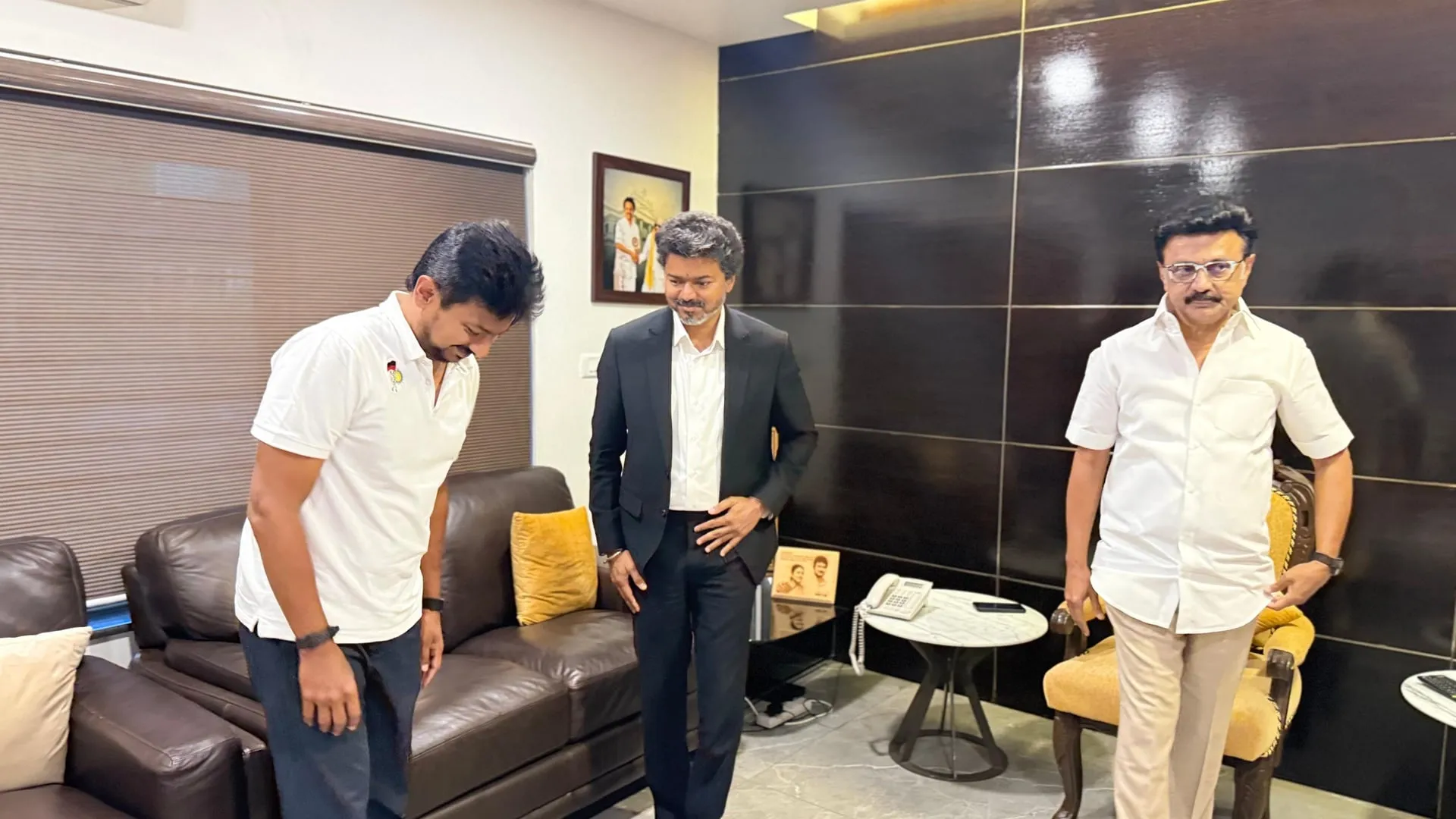 Udhayanidhi Stalin, Vijay (barefoot, in the manner of guests at a Tamil home) and MK Stalin in the receiving room.