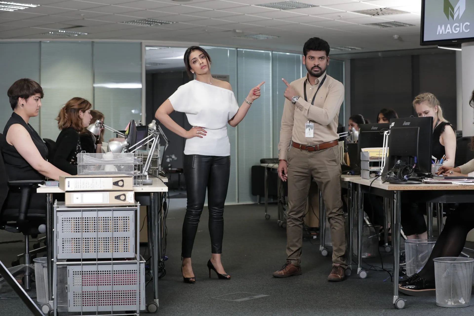 Shriya Saran and Vimal square off across a London office floor in Sandakkari