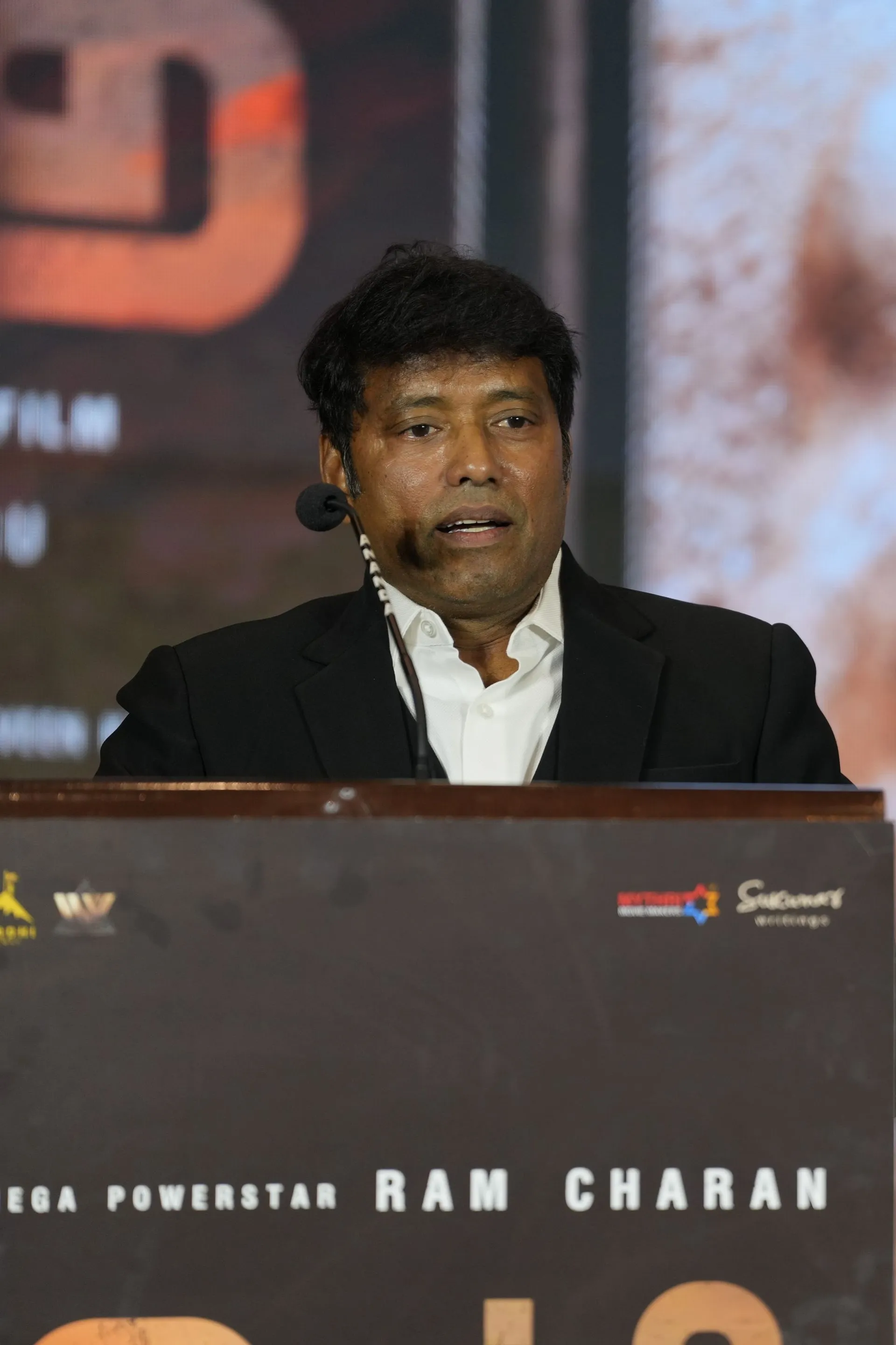 Cinematographer Rathnavelu